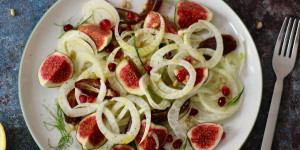 Beitragsbild des Blogbeitrags FENCHELSALAT MIT FEIGEN UND DATTELN