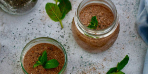 Beitragsbild des Blogbeitrags BREAKFAST TO GO: CHIA-PUDDING MIT KAKAO