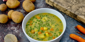 Beitragsbild des Blogbeitrags ONE-POT WONDER: BUNTES GEMÜSE IN KOKOSMILCH