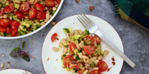 Beitragsbild des Blogbeitrags GENOVESE STYLE BOHNEN-ZUCCHINI-TOMATEN-SALAT  