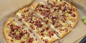 Beitragsbild des Blogbeitrags TRAUBEN-WALNUSS-FOCACCIA