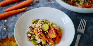 Beitragsbild des Blogbeitrags GERSTENSALAT MIT WURZELGEMÜSE: EINE KULINARISCHE ENTDECKUNG