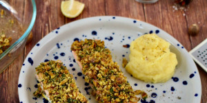 Beitragsbild des Blogbeitrags LACHSFILET MIT NUSSKRUSTE