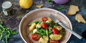Beitragsbild des Blogbeitrags ZWIEBACK-CAPRESE