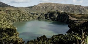 Beitragsbild des Blogbeitrags Grün, grüner, Azoren: Inselhopping im Atlantik