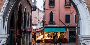 Beitragsbild des Blogbeitrags Mercato di Rialto: Markttag in Venedig 