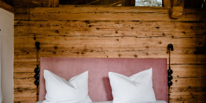 Beitragsbild des Blogbeitrags Am Berg & im Tal: Schöne Hotels & besondere Hütten und Chalets in Tirol