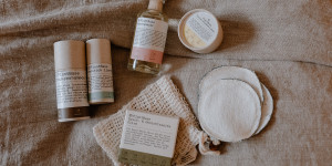 Beitragsbild des Blogbeitrags Nachhaltig(er) reisen mit Zero Waste Naturkosmetik 