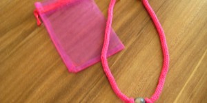 Beitragsbild des Blogbeitrags Gestrickte Ketten – wunderbar einfache Design-Einzelstücke!