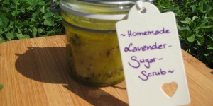 Beitragsbild des Blogbeitrags Homemade Sugar Scrub – easy DIY Körperpeeling 