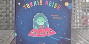 Beitragsbild des Blogbeitrags {REZENSION} Till Penzek, Julia Neuhaus „Tokkis Reise“ 