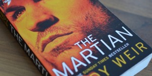 Beitragsbild des Blogbeitrags {REZENSION} Andy Weir