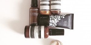 Beitragsbild des Blogbeitrags YOGA & BEAUTY: Lieblingsprodukte mit ästhetischem Anspruch – natürliche Pflegeprodukte von Aesop, Grown Alchemist & Cowshed