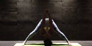 Beitragsbild des Blogbeitrags Yoga & Reisen: Yoga in der ‘Corkbox’ im Ecoresort Companhia Das Culturas an der Algarve 