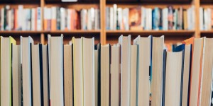 Beitragsbild des Blogbeitrags Lesen statt Reisen – mit diesen Krimis gelingt die gedankliche Reise besonders gut