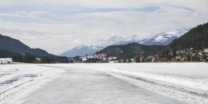 Beitragsbild des Blogbeitrags Aufs Glatteis am Weissensee; oder Eislaufen auf der größten Eisfläche der Alpen. 