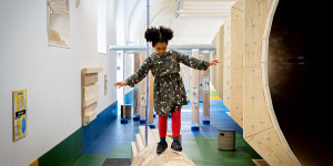 Beitragsbild des Blogbeitrags „Alles Holz“ Mitmachausstellung im Zoom Kindermuseum