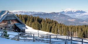 Beitragsbild des Blogbeitrags Drei Hütten Schwaigen Wanderung am Wechsel – Winterwandern auf über 1300 Meter