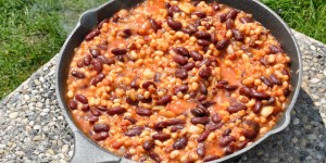 Beitragsbild des Blogbeitrags Baked Beans aus dem Dutch Oven 