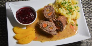 Beitragsbild des Blogbeitrags Hausmannskost – saftige Rindsrouladen