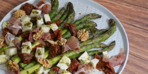 Beitragsbild des Blogbeitrags Gegrilltes Spargel Antipasti