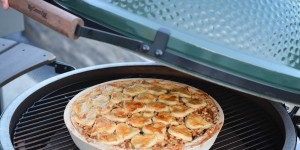 Beitragsbild des Blogbeitrags Warmer Apfelkuchen aus dem Big Green Egg 