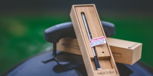 Beitragsbild des Blogbeitrags Meater Plus – smartes Grillthermometer mit hoher Reichweite