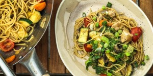 Beitragsbild des Blogbeitrags Asiapfanne vom Grill – lecker, leicht & abwechslungsreich