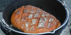 Beitragsbild des Blogbeitrags Einfaches Joghurtbrot im Dutch Oven backen 