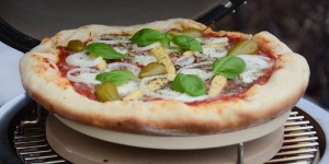 Beitragsbild des Blogbeitrags Amerikanische Pan Pizza mit Käserand
