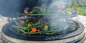 Beitragsbild des Blogbeitrags Chilis räuchern & trocknen im Smoker 