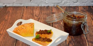 Beitragsbild des Blogbeitrags Coffee Whisky Bacon Jam – Die ultimative Speckmarmelade mit Biss