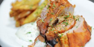 Beitragsbild des Blogbeitrags Curry-Käsekrainer im Schweinefilet-Speckmantel