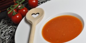 Beitragsbild des Blogbeitrags Tomatencremesuppe wie aus Omas Küche
