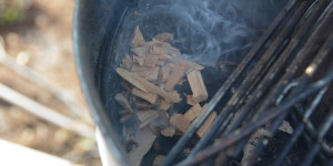 Beitragsbild des Blogbeitrags Räuchern ganz einfach – Räuchermethoden am Grill