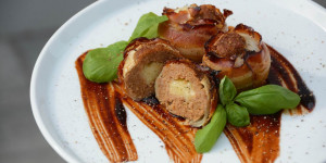 Beitragsbild des Blogbeitrags Geräucherte Onion Cheddar Moinkballs