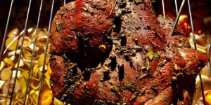 Beitragsbild des Blogbeitrags Zartrosa Rehkeule vom Grill