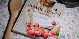 Beitragsbild des Blogbeitrags Organic Cooking – das Familienkochbuch 