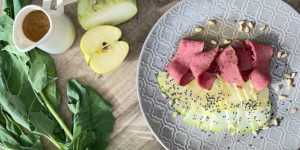 Beitragsbild des Blogbeitrags Pastrami auf Kohlrabi-Apfelsalat & Vinaigrette 
