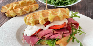 Beitragsbild des Blogbeitrags Kartoffelwaffeln mit Pastrami