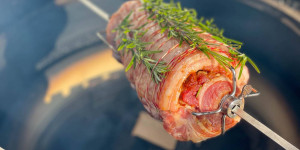 Beitragsbild des Blogbeitrags Knuspriges Porchetta mit italienischer Füllung