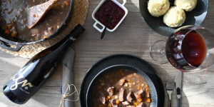 Beitragsbild des Blogbeitrags Wildschweinragout aus dem Dutch Oven