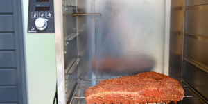 Beitragsbild des Blogbeitrags Pastrami aus dem Räucherofen