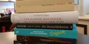Beitragsbild des Blogbeitrags Packt die Badebücher ein – 7 Buchtipps für den Sommer