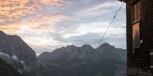 Beitragsbild des Blogbeitrags Mit Bahn und Bus am Tiroler Adlerweg
