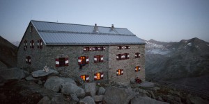 Beitragsbild des Blogbeitrags Hütten in Nahaufnahme: Die Neue Prager Hütte am Fuße des Großvenediger