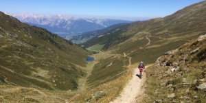 Beitragsbild des Blogbeitrags „Mini-Transalp“ – Mit dem MTB durch die Zillertaler Alpen 