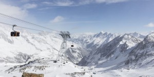 Beitragsbild des Blogbeitrags Schwebende Wunderwerke – Die Eisgratbahn am Stubaier Gletscher