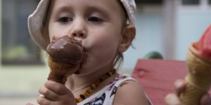 Beitragsbild des Blogbeitrags Hochsaison im Eissalon – Tipps zum Eis essen in Tirol