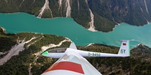 Beitragsbild des Blogbeitrags Grenzenlose Freiheit: Segelfliegen in Tirol 